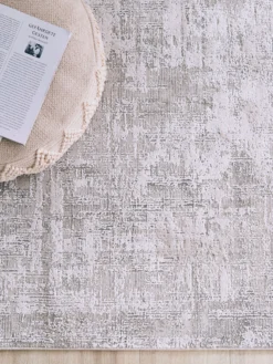 Vintage-Teppich, Mattsilber -Haushaltsgegenstände Geschäft Cornhill DesignerTeppich hellgrau Mattsilber 160x230 lup2