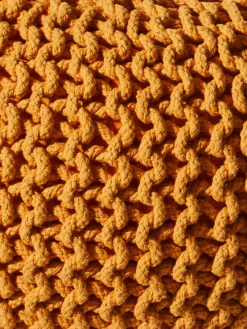 Strick-Pouf, Yellow -Haushaltsgegenstände Geschäft Kiruna Sitzpouf gelb yellow lup