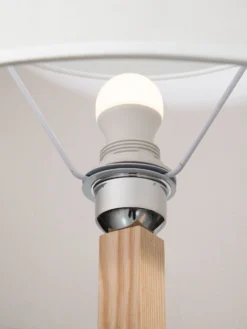 Standleuchte, Natural/White -Haushaltsgegenstände Geschäft NordicTouch Standleuchte Weiss G36 43x43x160 lup1