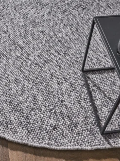 Handweb-Teppich, Dark Grey -Haushaltsgegenstände Geschäft Tjaellmo HandwebTeppich Dunkelgrau DarkGrey 200rund lup2
